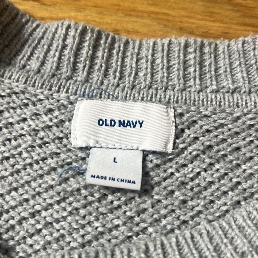 Old Navy Women’s Gray Knitted Sweater size Large - Picture 2 of 3